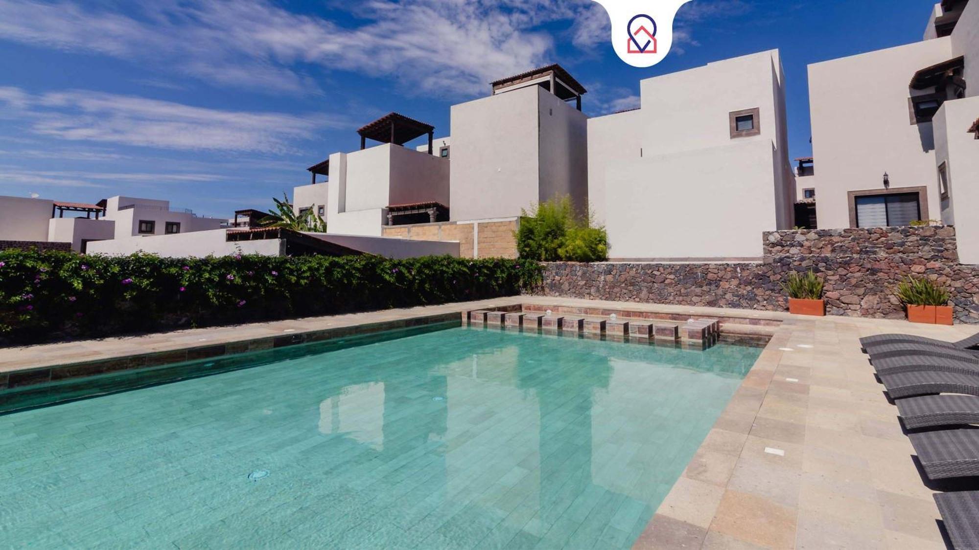 Family House With Landscape Garden In San Miguel *