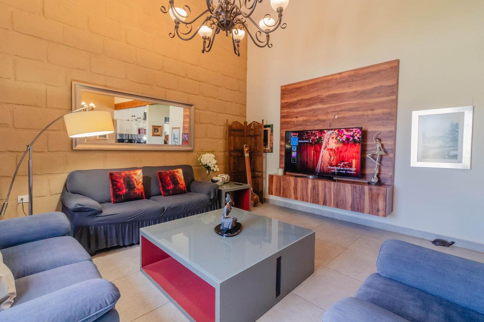 Family House With Landscape Garden In San Miguel *